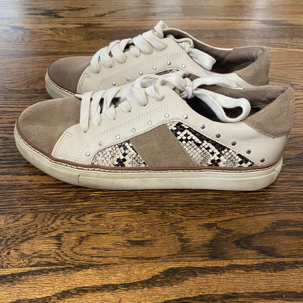 Cute neutral shoe!
